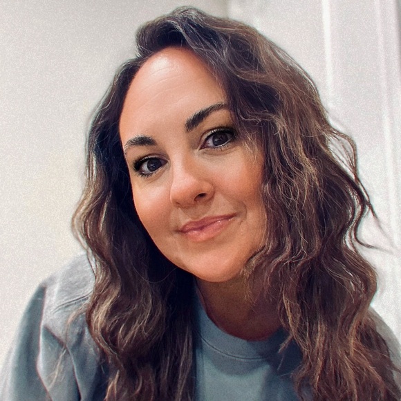 Meet your Posher, Danielle - Picture 1 of 1